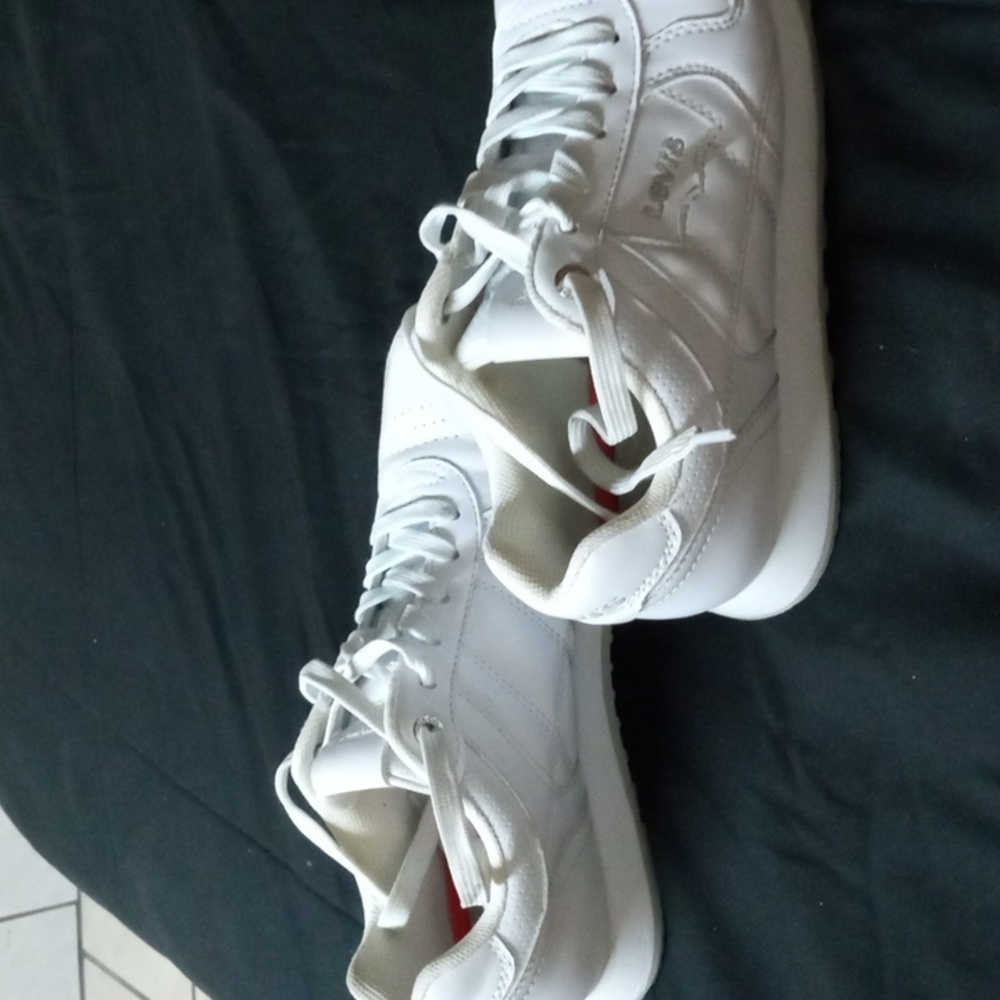 Levi's size 6.5 white